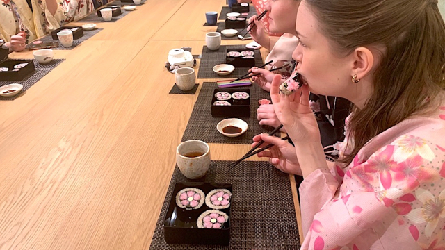 京都で飾り巻き寿司の作り方を学ぶ体験